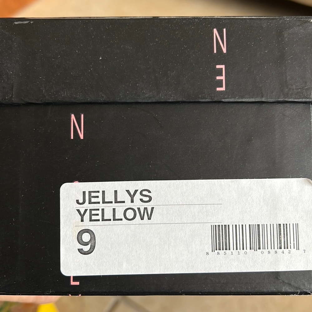 NEW Steven by Steve Madden. Size 9. Jellys Yellow - Picture 7 of 7